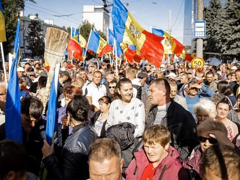 10.000 de oameni au ieșit în stradă la Chișinău- Foto: stiri.md