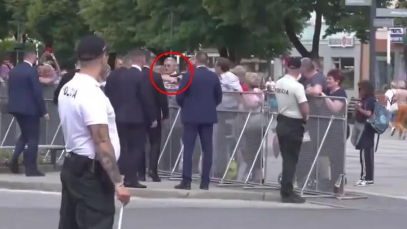 Slovacia, „în pragul unui război civil”. Împușcarea lui Fico ar putea fi „glonțul de argint” al urii - Foto: Twitter/ RadioGenoa - Captură foto