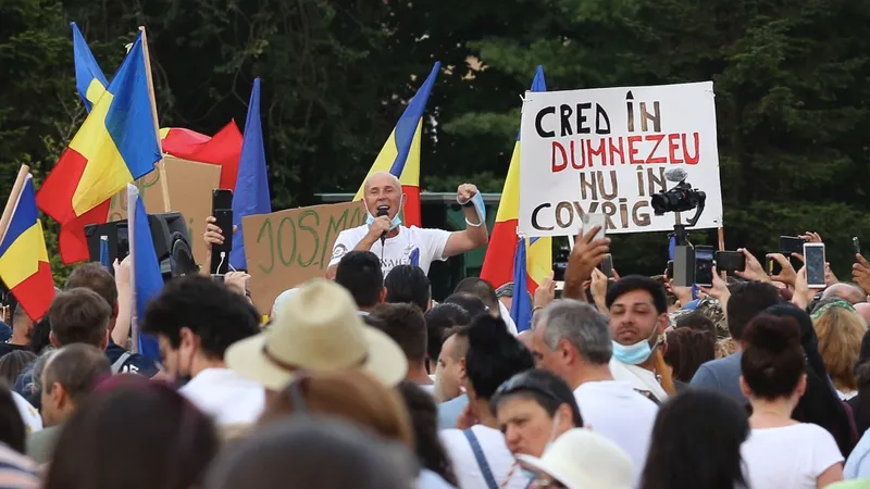 Protest anti-COVID în Piața Victoriei/FOTO: Inquam Photos/Sabin Cîrstoveanu