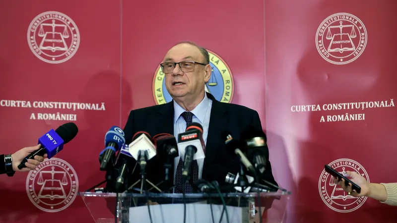 Șeful CCR: 64.000 lei pensie, 40.000 lei salariu. A decis ca venitul soției de 27.000 să fie secret - Foto: Profimedia Images