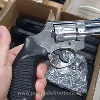Captură-record de arme, în Vama Isaccea: 2.850 de pistoale letale, cu glonţ. / Foto: politiadefrontiera.ro