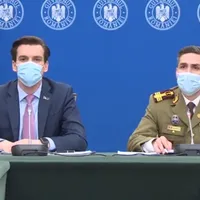 Șefii CNCAV, Andrei Baciu, secretar de stat în MS și medicul Valeriu Gheorghiță. Sursă: Captură video Facebook