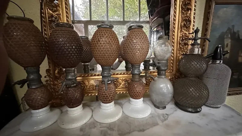 Prețul incredibil cu care se vând sticlele vechi de sifon. Unele se vând cu mii de lei Foto: Olx (fotografie cu caracter ilsutrativ)