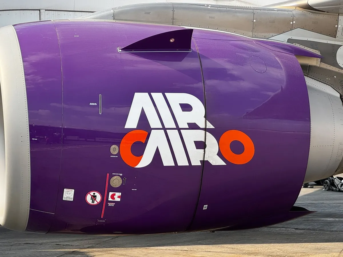 Pilotul unui avion charter cu turiști a aterizat „în orb” la Stuttgart. O furtună a spart parbrizul cabinei