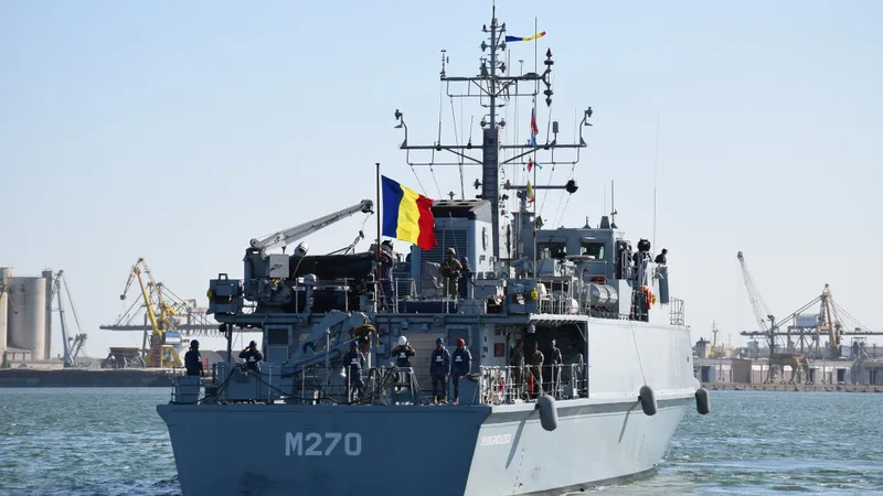 Șefii armatelor din România, Bulgaria și Turcia vor întețească lupta contra minelor din Marea Neagră - Foto: Facebook
