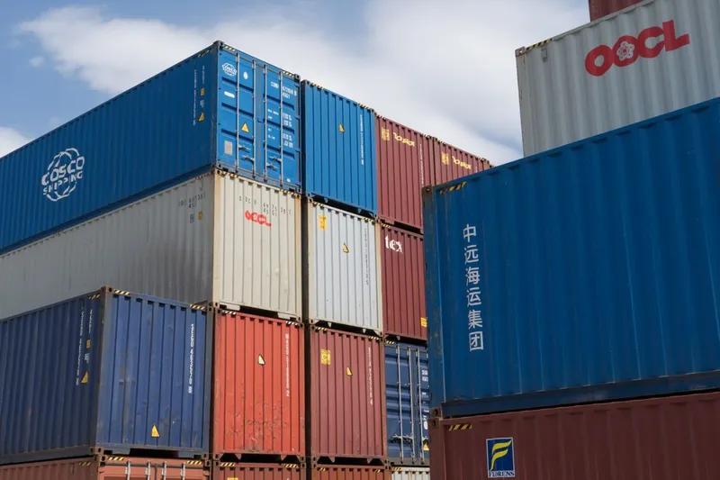 Containere la Centrul Logistic BILK, din Budapesta, pregătite pentru export - Foto: Profimedia Images