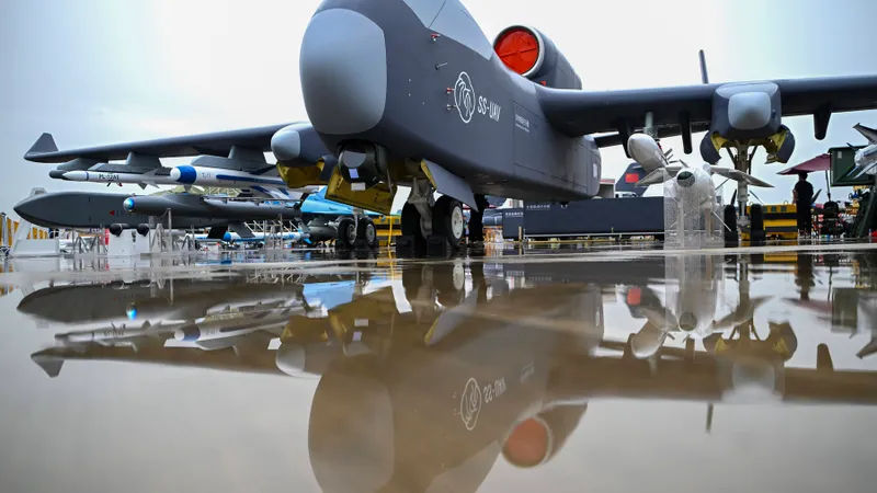 VIDEO Avionul fără pilot al Chinei transportă 100 drone și o tonă de muniție. Ajunge până în SUA- Foto: Profimedia images