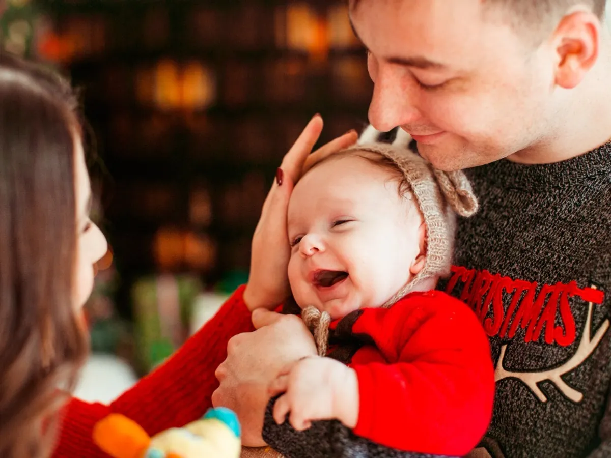 Copil împreună cu părinții - Foto: Freepik (rol ilustrativ)