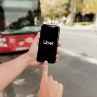Tânără de 19 ani hărțuită sexual de un șofer Uber a ajuns la spital - Foto: Freepik (cu rol ilustrativ)