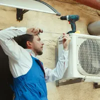 Amendă de 10.000 € pentru cine își montează aparat de aer condiționat. Unde se întâmplă asta? - Foto: Freepik.com (rol ilustrativ)