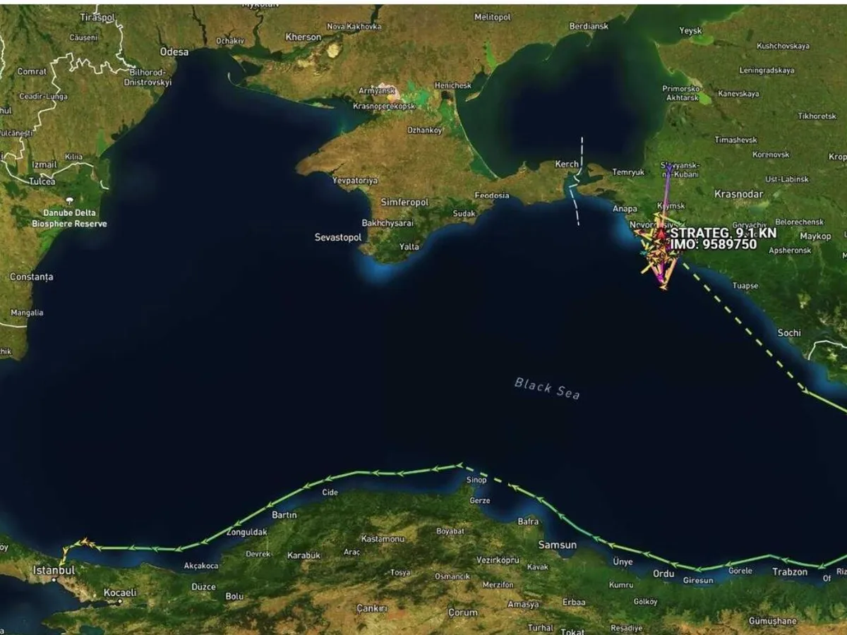 Turcia lasă petrolierele Rusiei să treacă pe lângă coastele Mării Negre -   Foto: marinetraffic.com by X/TankerTrackers
