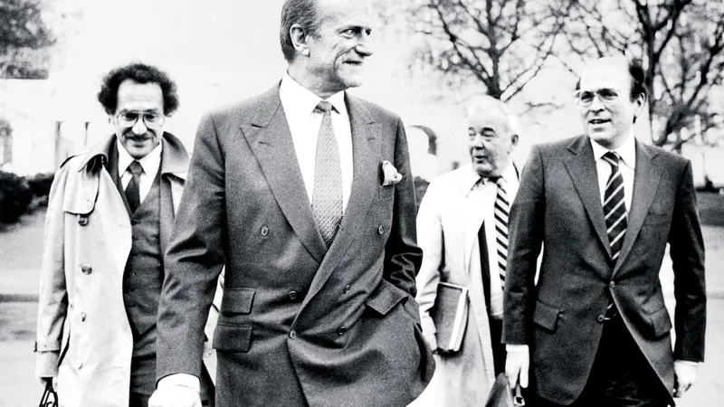 CHICHIȚE AVOCĂȚEȘTI Dershowitz, alături de von Bulow, la procesul acestuia din urmă pentru tentativă de crimă, în 1982