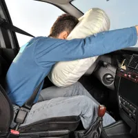 Un român a murit de la o tamponare ușoară, după ce s-a declanșat airbagul. Este un caz foarte rar - Foto: SHUTTERSTOCK / imagine cu caracter ilustrativ