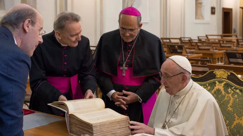Episcopii şi cardinalii vor putea fi convocaţi şi condamnaţi de tribunalul penal al Vaticanului/FOTO: Facebook/Vatican News