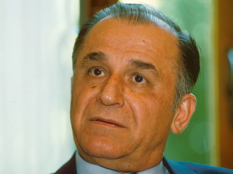 Ion Iliescu, în stare critică. Fostul președinte nu mai poate respira fără aparate - Foto: Profimedia images