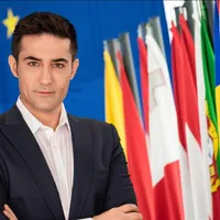 Claudiu Manda. Pagina oficială de Facebook