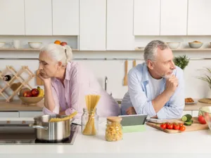 2.100.000 pensionari vor pierde 1.350 lei la pensie în 2025. Care e motivul? Ce pensii au aceștia? - Foto: Freepik