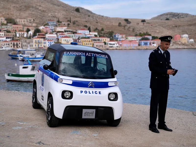 Pleci cu mașina în Grecia? „Explodează” amenzile: telefon/parcare - 2.000 €, „curse” - 8.000 € - Foto: Profimedia Images (Imagine cu rol ilustrativ)
