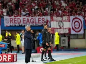Mircea Lucescu, distrus după ce România a pierdut duelul crucial cu Austria! Gestul cât 1.000 de cuvinte de la finalul partidei