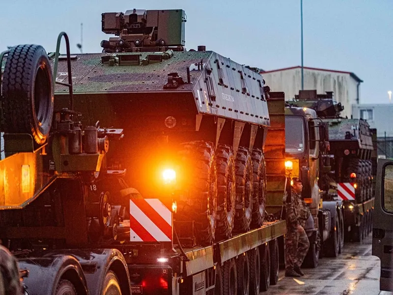 Două convoaie militare cu tehnică de infanterie din Franța au intrat în România, precizează MApN - FOTO: Facebook/mapn