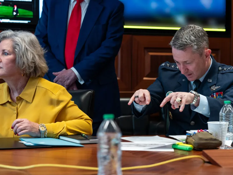 Șefa Statului Major Susie Wile și președintele Statului Major Interarme al SUA, Dan Caine, în Camera de Situații din Washington, în timp ce bombardierele americane executau atacurile asupra Iranului - Foto: Profimedia Images