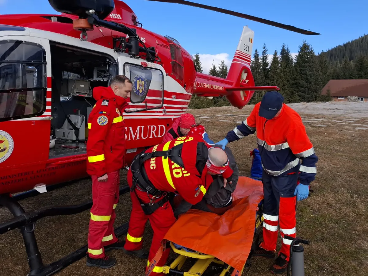 Cuplu salvat cu elicopterul de pe vârful Parâng, după ce a plecat pe munte fără echipament