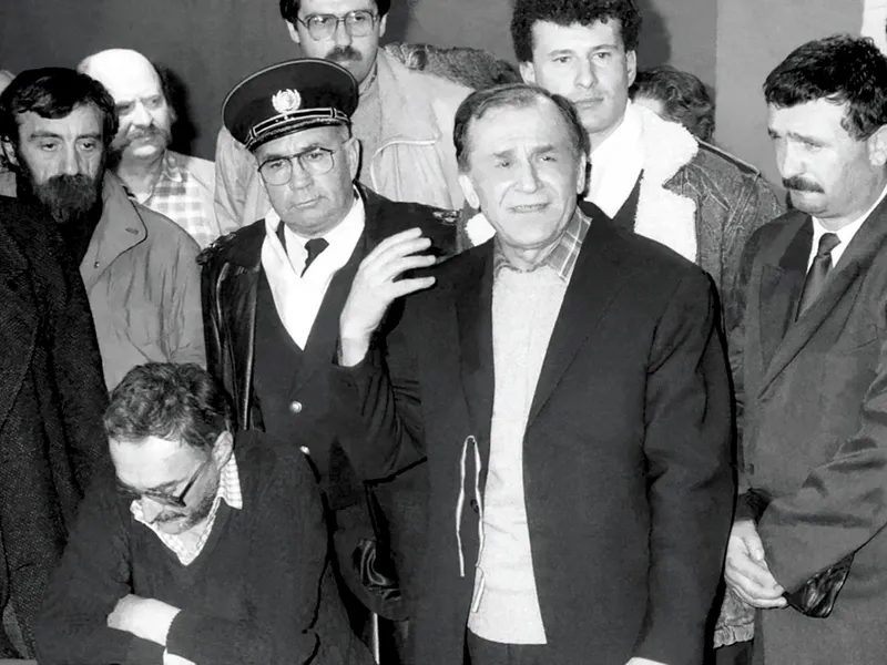 Ion Iliescu în platoul TVR la 23 decembrie 1989 - Foto: Agerpres