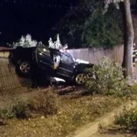 Un șofer de 29 de ani a „zburat” cu mașina într-un copac, într-o curbă, și a murit pe loc - Foto: IPJ Galaţi