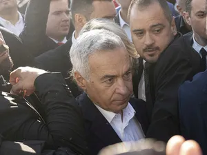 Călin Georgescu, la vot, în Mogoşoaia - Foto: INQUAM PHOTOS/Paul Ştef