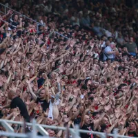 UEFA a autorizat, pentru un sezon, tribunele cu locuri în picioare la meciurile de fotbal. / Foto: Profimedia