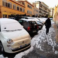 Românii contestă obligația de a-și înmatricula mașinile în Italia. Foto Getty Images