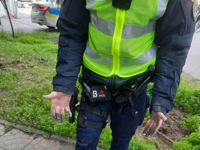 Sindicatul Europol susține că polițiștii sunt „transformați în hamali de ocazie, cărători de anvelope, în timp ce poartă uniforma de serviciu” - Foto: Facebook / Sindicatul Europol