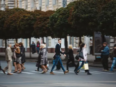 AMENDĂ de 500 de lei pentru românii care se plimbă pe stradă. La ce să fie atenți? - Foto: Freepik (imagine cu rol ilustrativ)