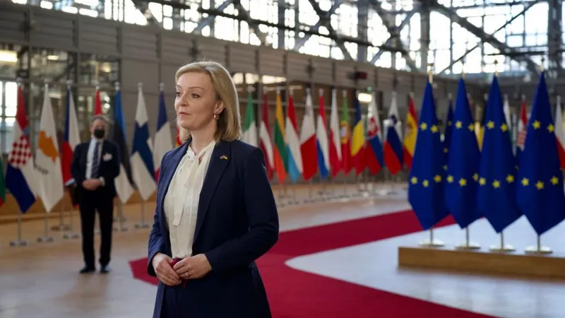 Truss: Putin se umilește singur pe scena mondială. Trebuie să ne asiguram că pierde războiul/FOTO: Facebook/LizzTruss