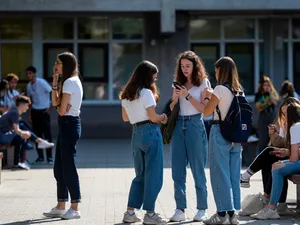 Foto: Absolvenții pot da examenul de BAC Sursa: Imagine generată de AI prin Reve.Art
