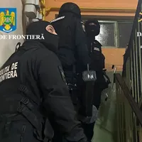 Operațiune masivă a DIICOT în Bihor. Procurorii au destructurat un grup de traficanți de migranți - Foto: Politia Romana