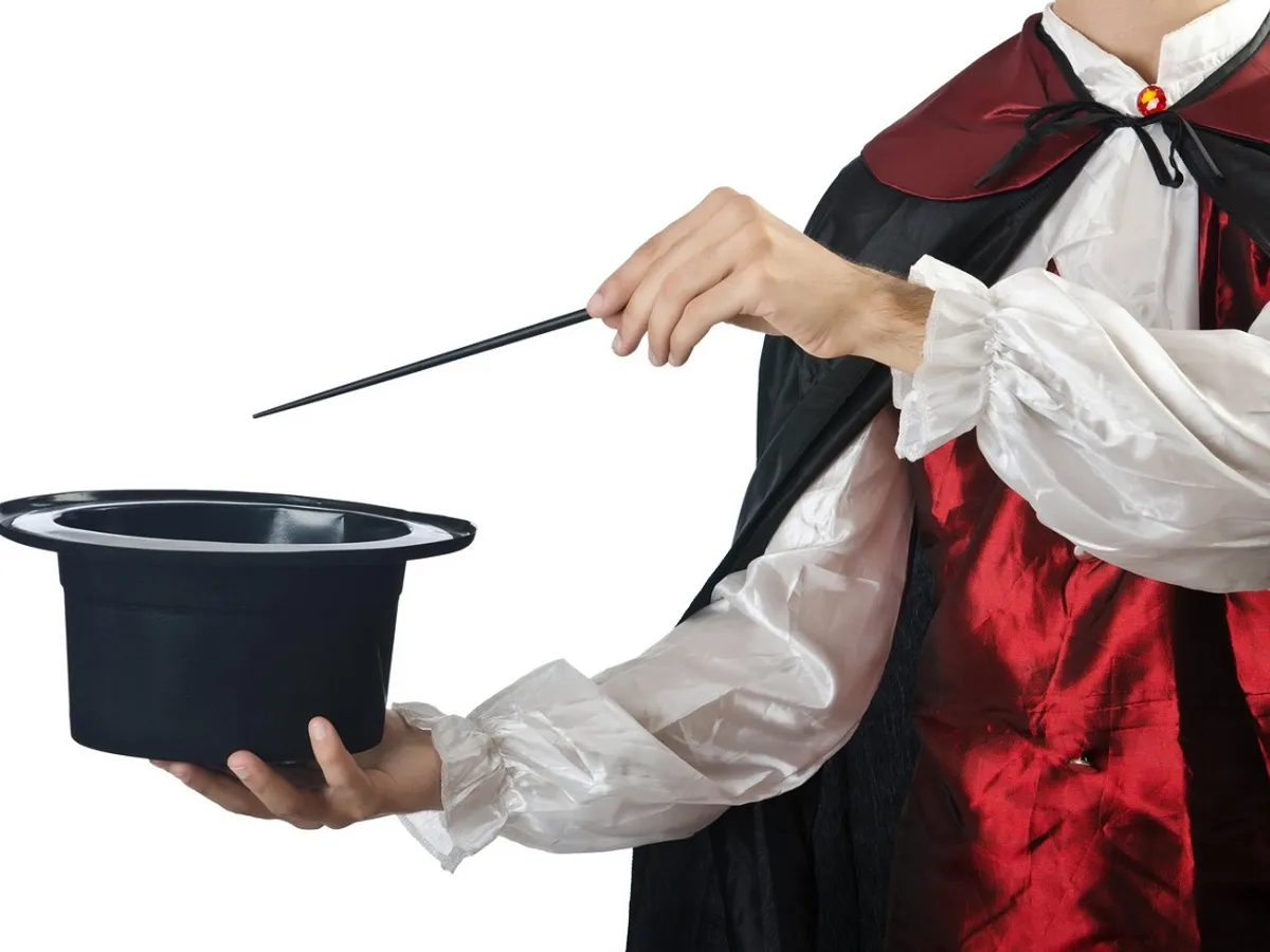 Magician cu baghetă și joben - Foto: Profimedia Images (rol ilustrativ)