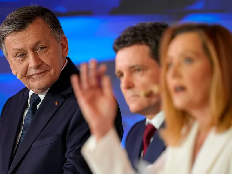 Live ora 20.00. Crin Antonescu, Elena Lasconi, Nicușor Dan, dezbatere la Palatul Parlamentului - Foto: Profimedia Images (rol ilustrativ)