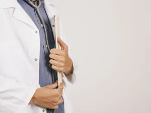 Medicul de familie va deconta servicii medicale după ce primeşte un SMS de la pacient - Foto: Freepik/CC0