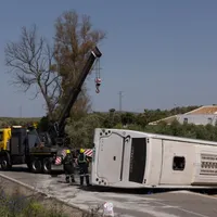 Un autobuz cu muncitori sezonieri români s-a răsturnat în Spania: doi morți și 16 răniți. / Foto: elpais.com