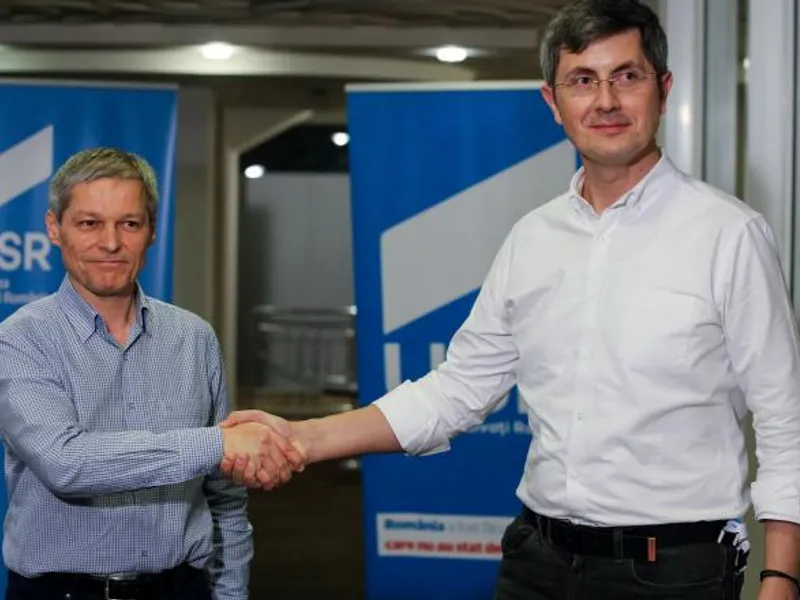 Liderul USR, Dan Barna, alături de liderul PLUS, Dacian Cioloș/ Foto: Digi24