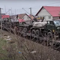 Tren cu zeci de lansatoare de rachete românești MLRS APR-40, surprins în drum spre Ucraina - Foto: captură video