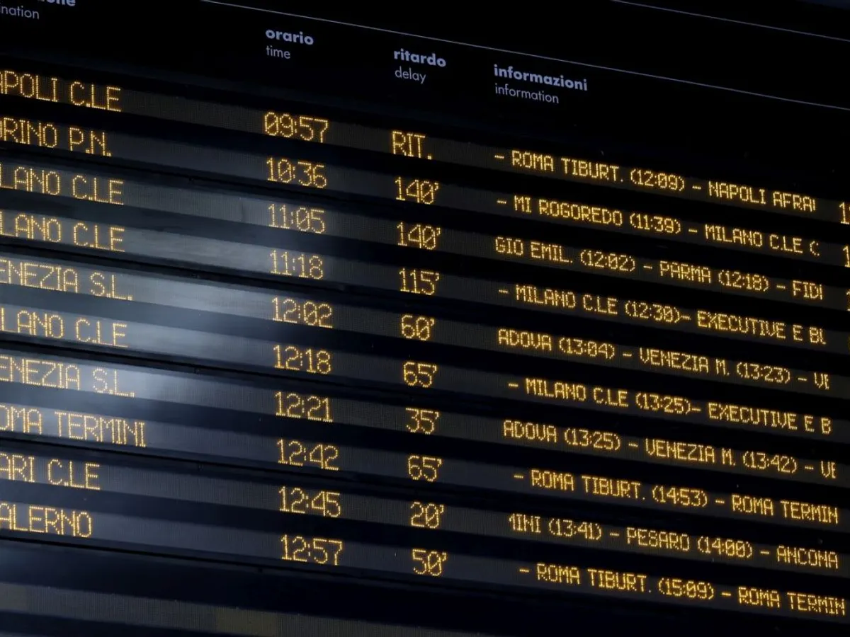 Trenuri anulate în Gara Bologna. Ipoteza sabotajelor pluteşte în aer - Foto: Profimedia Images