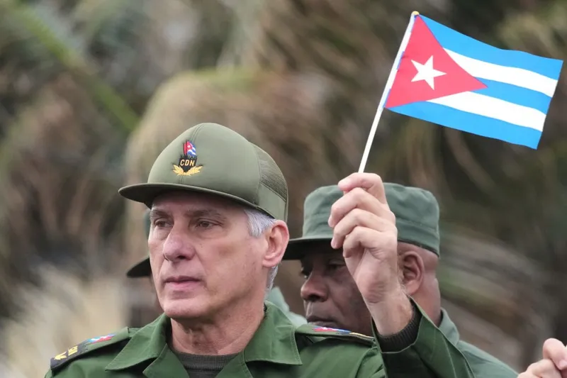 Președintele cubanez Miguel Diaz-Canel, la un miting de protest &icirc;mpotriva uciderii unor ofițeri cubanezi, &icirc;n timpul operațiunii americane din Venezuela - Foto: Profimedia Images