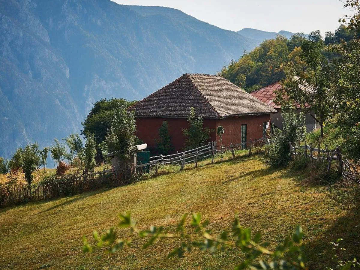 casă din Ineleț