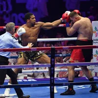 Anthony Joshua și Kristian Prenga - Foto: Profimedia Images