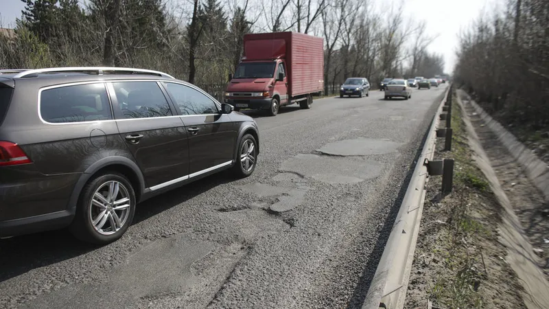 Gropile nu le numără nimeni, dar Guvernul vrea să crească și de 4 ori amenzile pentru rovinietă. / Foto: Inquam Photos / Octav Ganea
