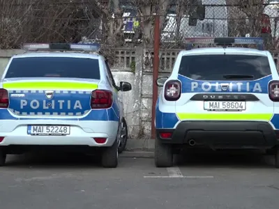 Un pasager dintr-o mașină oprită de polițiști a început să se dezbrace inexplicabil. Ce a urmat? - Foto: Arhiva (imagine cu rol ilustrativ)