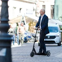 Kelemen Hunor încearcă să-și salveze reputația și voturile, afectate de cooperarea cu PSD, afișând  o imagine de hipster - Foto: INQUAM PHOTOS/ George Călin