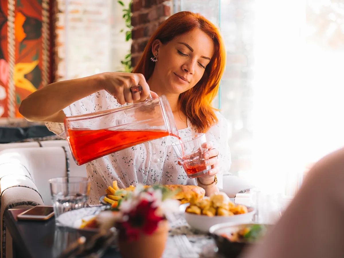 „Băuturile cu dopamină” care înlocuiesc alcoolul. Îți îmbunătățesc starea de spirit și sunt sănătoase - Foto: Freepik (Imagine cu rol ilustrativ)